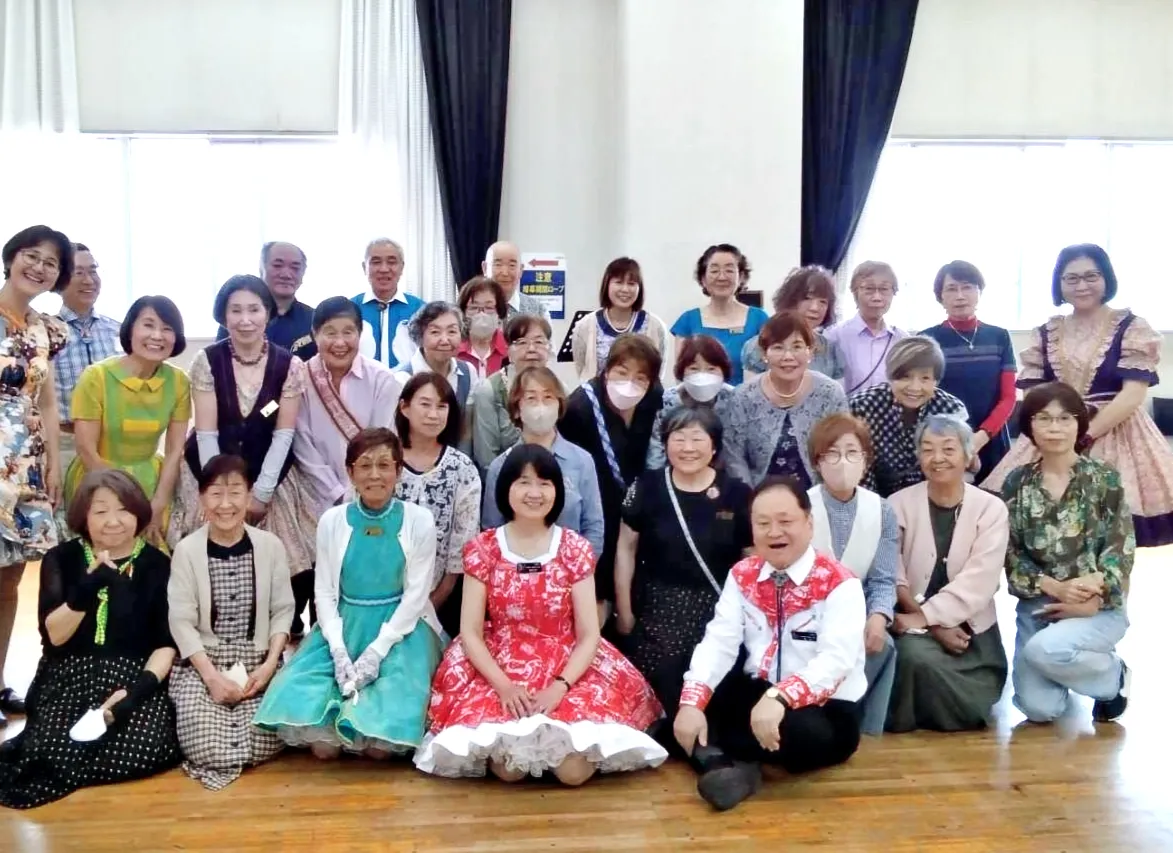 茅ヶ崎スクエアダンスクラブの会員集合写真